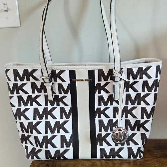 Jet Set Travel Medium Carryall Tote Bag|Michael Kors - Picture 1 of 3